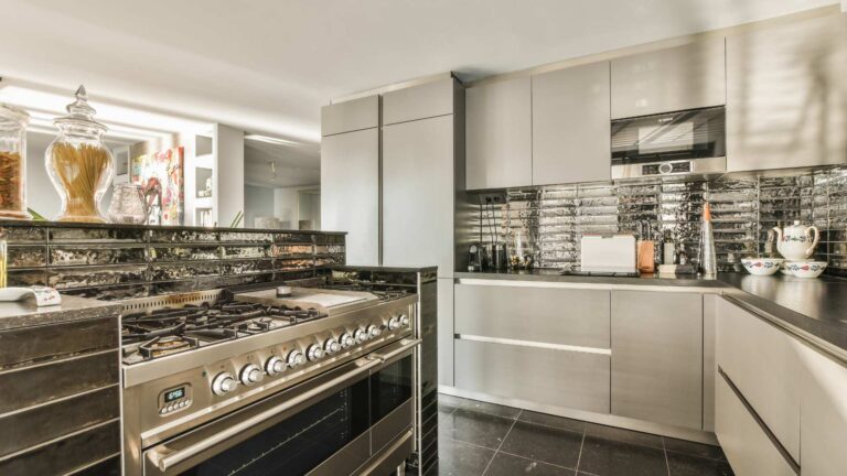 sprzęt agd śląsk A Kitchen with Stainless Steel Appliances and Stainless Steel Co